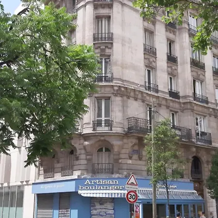 Apartment 3 Pieces Avec Terrasse Et Balcon Paris